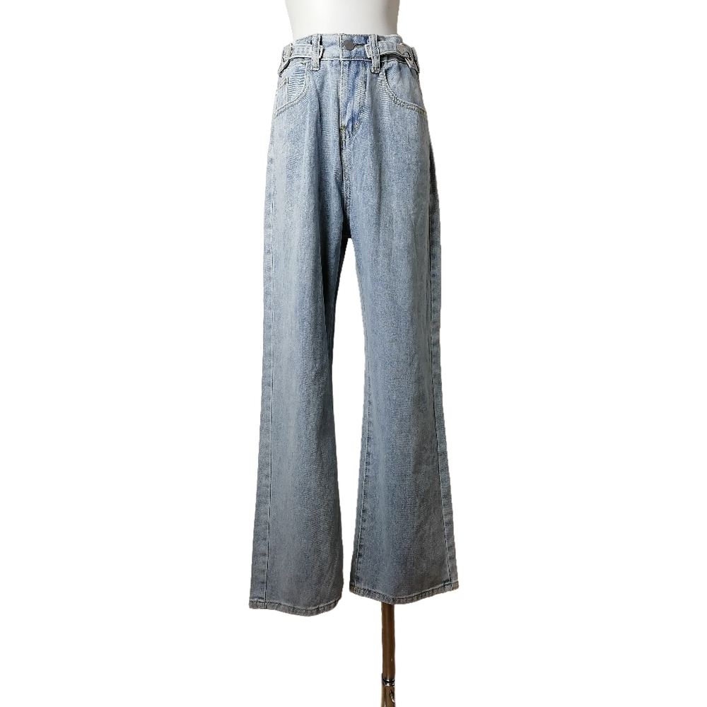 🎒 S, light blue, high-waisted jeans with a straight/wide  leg